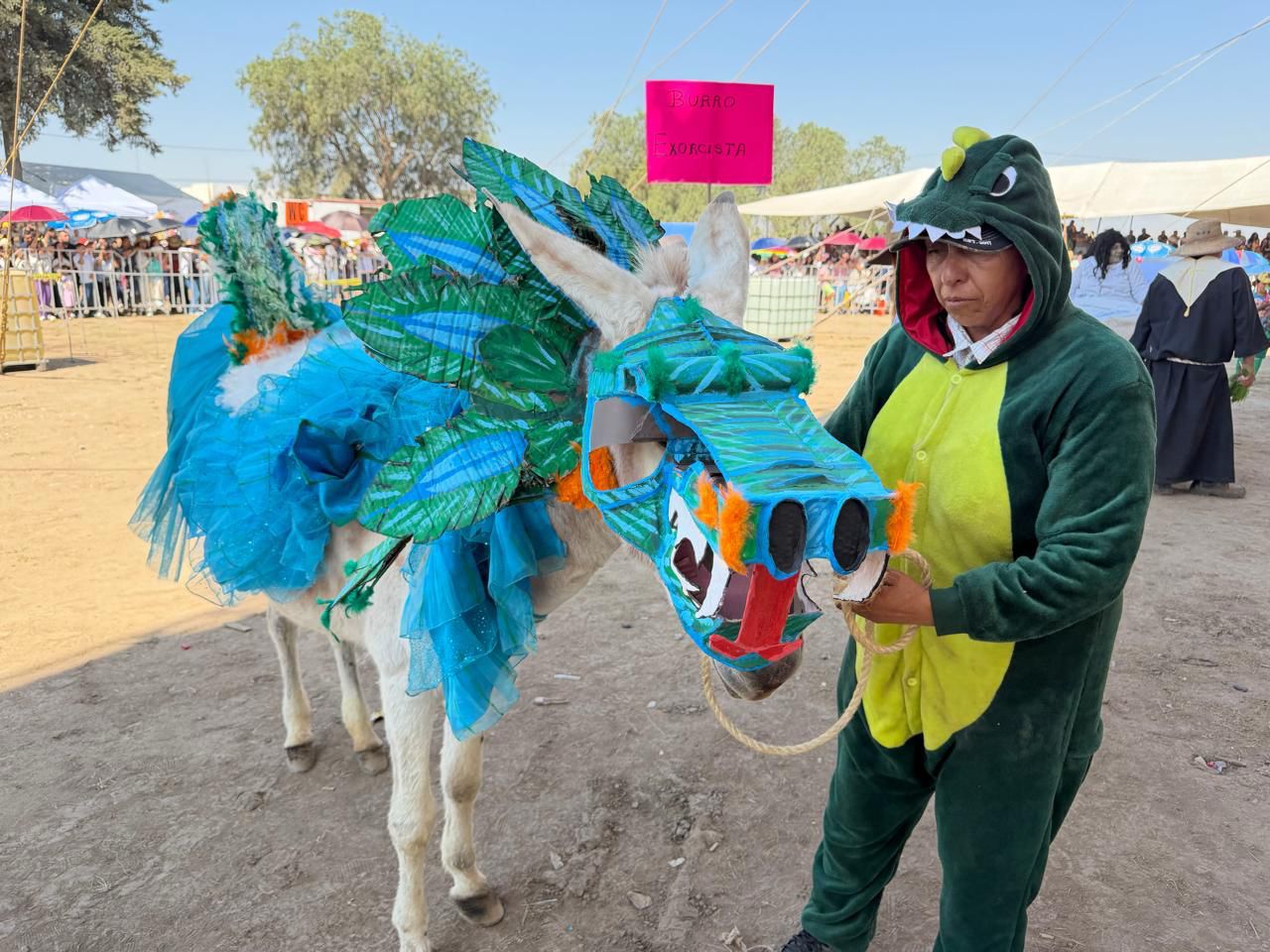 importantes-mensajes-ambientales-por-la-paz-y-a-trump-sin-ofender-a-los-animales-en-feria-del-burro