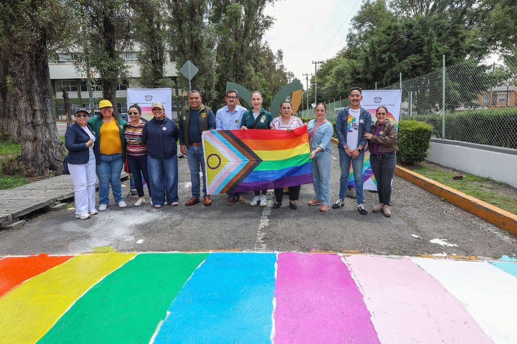 pintando-en-diversidad-a-traves-de-intervencion-creativa-uaemex-promueve-la-diversidad-y-la-inclusion-en-el-dia-internacional-del-orgullo-lgbtttiqa