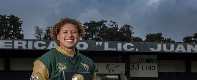 diego-diaz-el-quarterback-de-la-uaem-acreedor-al-casco-de-oro-por-ser-el-novato-del-ano