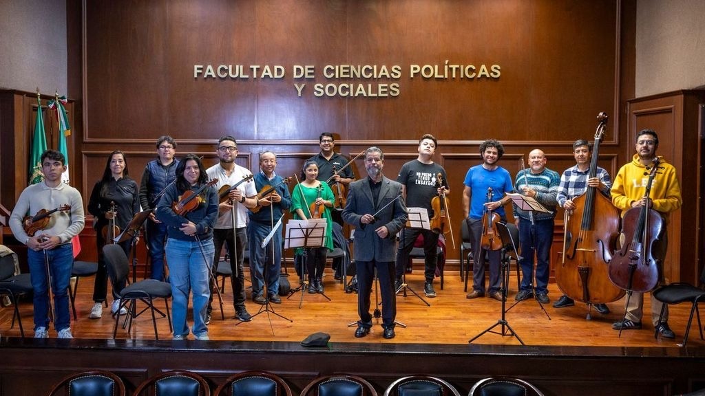 saquicoray-de-la-montana-peruana-a-la-direccion-de-la-orquesta-de-la-uaem