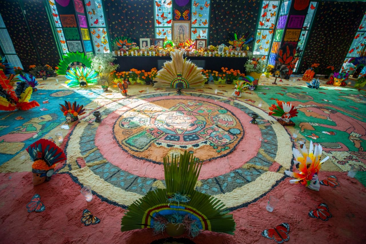 2021-10-27-dedican-ofrenda-monumental-en-prepa-1-de-uaem-a-ambientalistas-que-murieron-por-defender-la-tierra