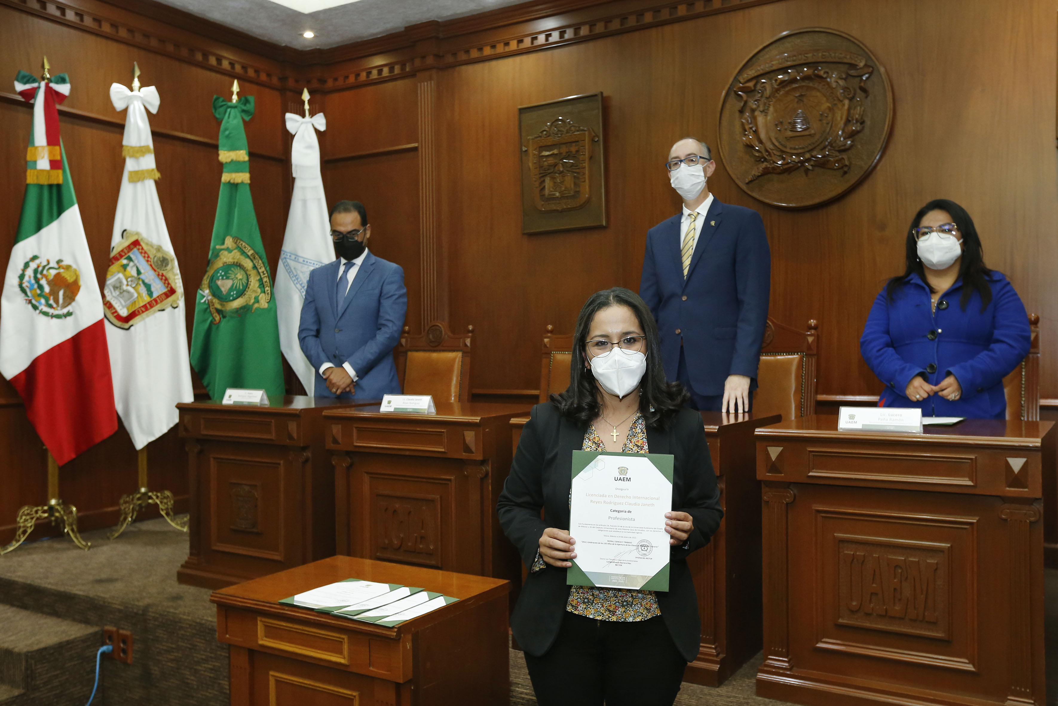 2022-01-25-recibe-personal-administrativo-de-la-uaemex-bases-y-recategorizaciones-es-un-reconocimiento-a-su-esfuerzo-cebd