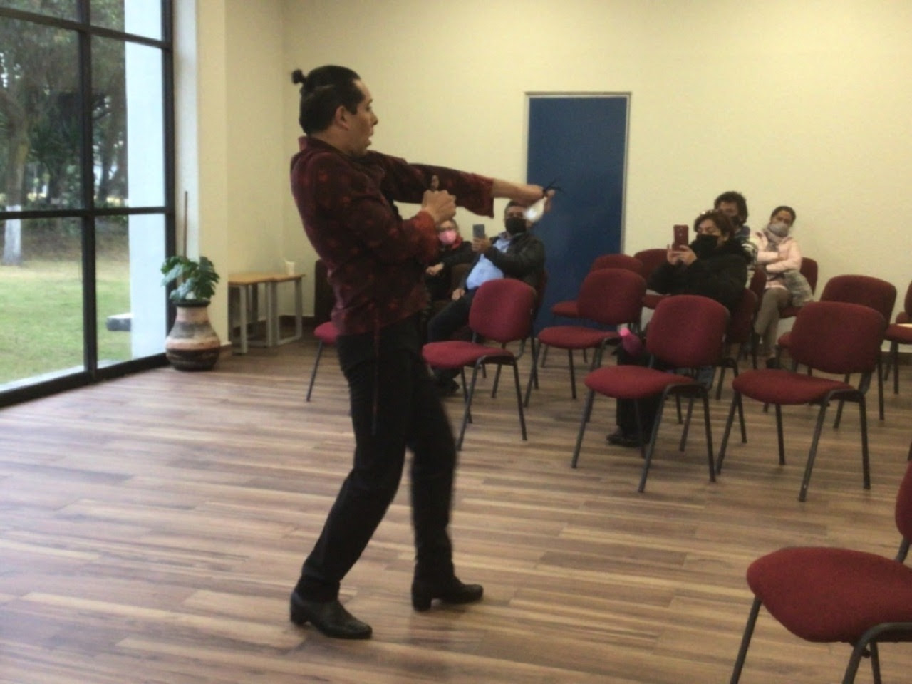 2022-01-14-entre-lorcas-y-tablaos-recital-que-celebro-el-29-aniversario-de-la-biblioteca-publica-leona-vicario