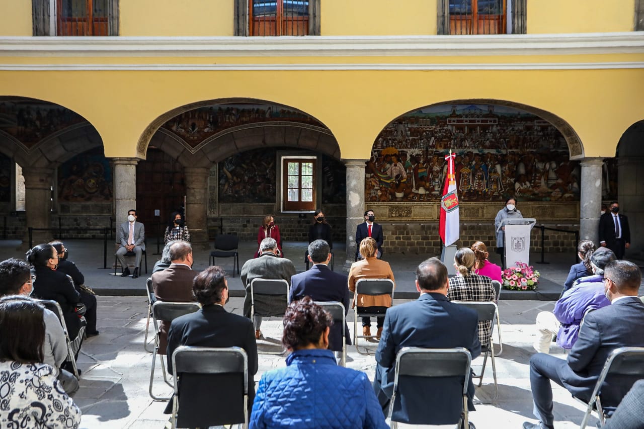 2022-02-09-el-trabajo-del-muralista-desiderio-hernandez-xochitiotzin-llegara-al-complejo-cultural-los-pinos