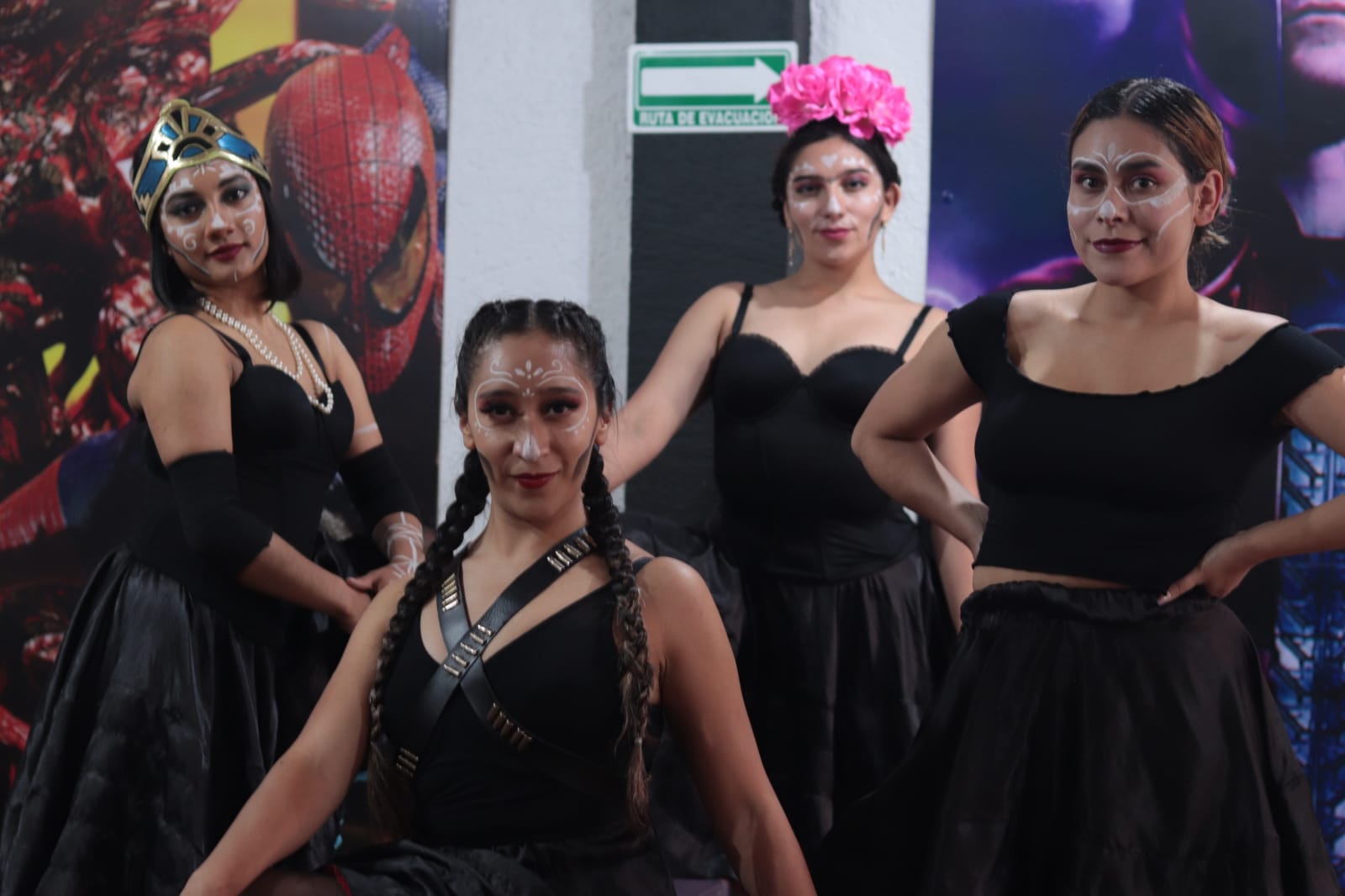 2022-10-31-rosario-castellanos-frida-kahlo-malinche-y-la-valentina-narran-sus-historias-en-mictlan-el-bar-de-las-memorias-muertas