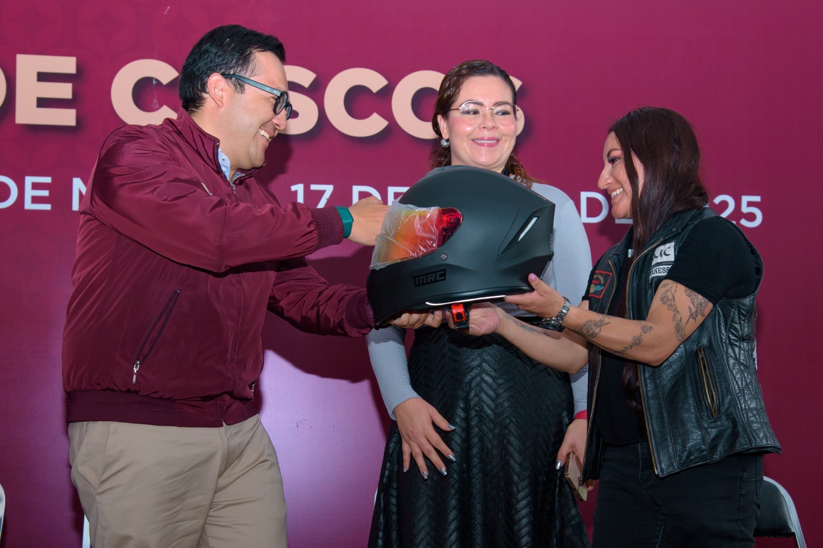entrega-semov-200-cascos-a-motociclistas-del-valle-de-mexico
