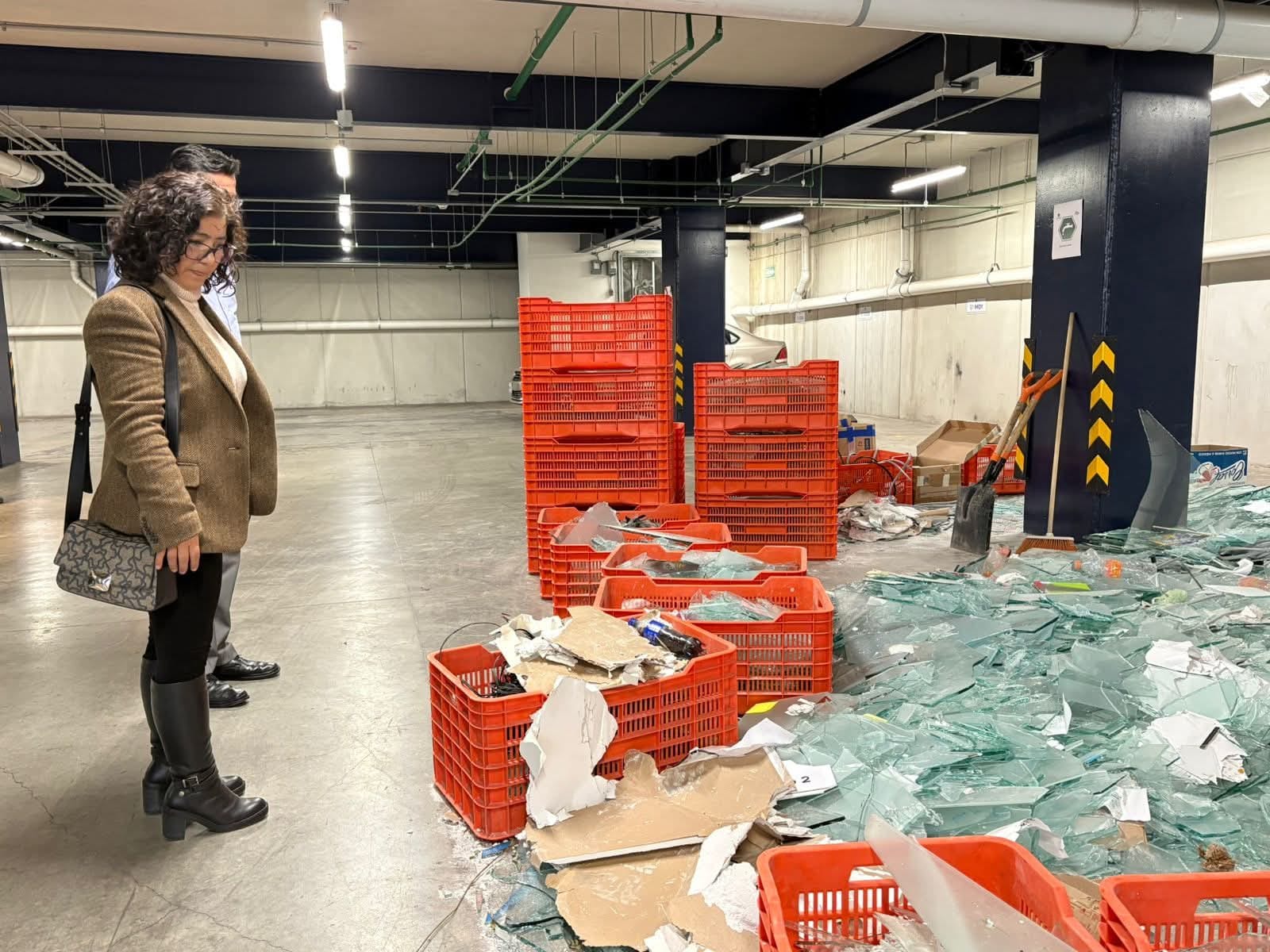 Evalúa rectora Martha Zarza afectaciones del edificio Uaemitas tras  intervención de estudiantes
