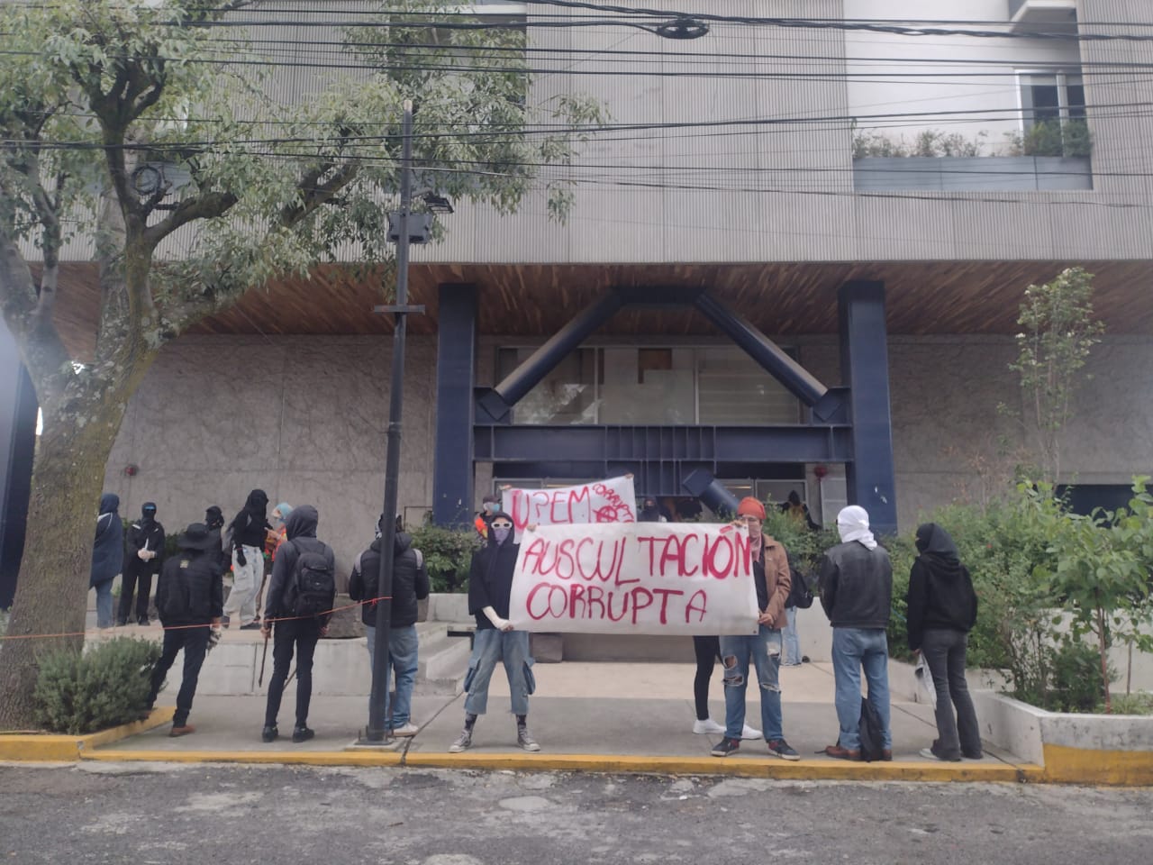 Estudiantes toman Edificio Uaemitas en protesta por elección de rectora; “no  se suspende”, afirma Rogel