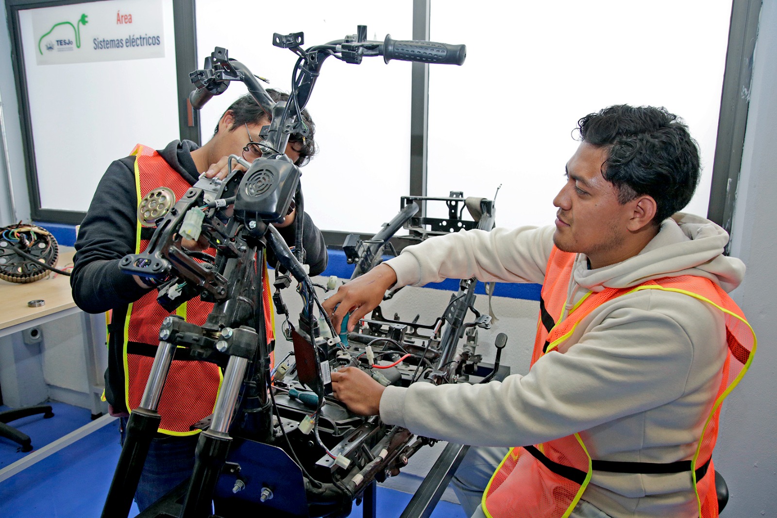 moto-electrica-desarrollada-por-estudiantes-de-jocotitlan-inicia-fase-de-comercializacion