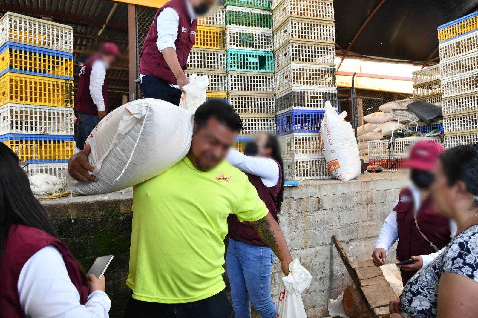Entregan al pueblo insumos incautados al crimen organizado durante la  Operación Liberación