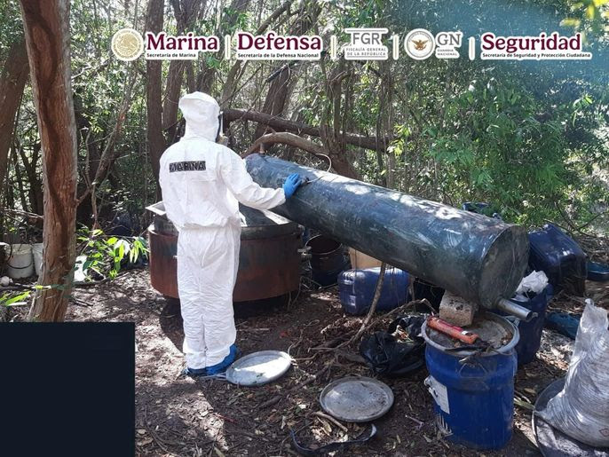 Desmantelan 2 laboratorios que fabricaban drogas; 4.9 toneladas de metanfetamina son decomisadas