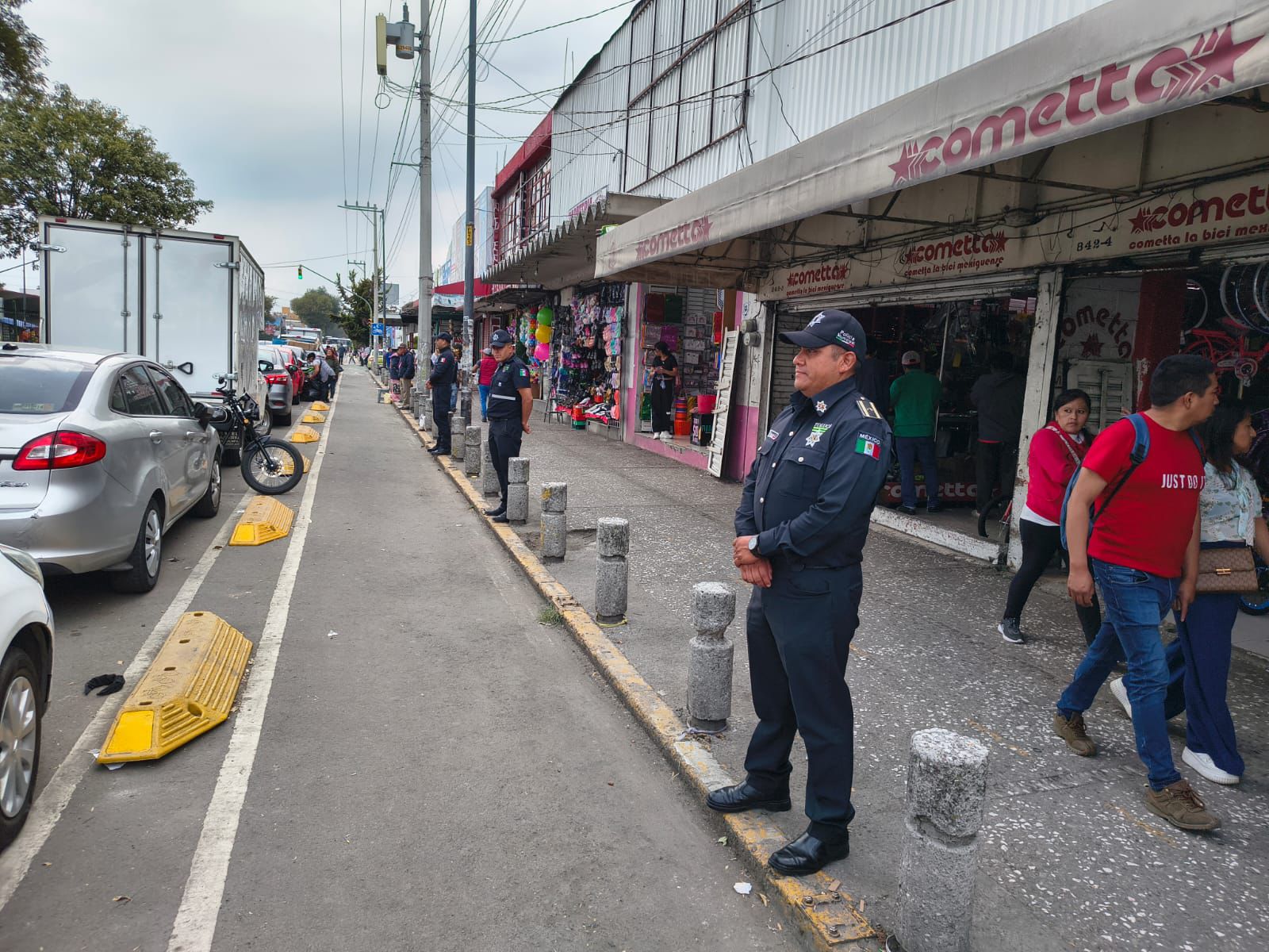 Continúan operativos para impedir invasión de espacios públicos en Toluca