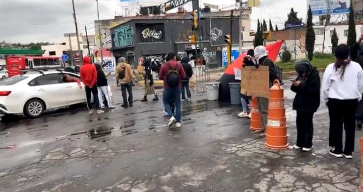 Con bloqueos, estudiantes de Facultad de Geografía exigen cesar a presuntos  profesores acosadores