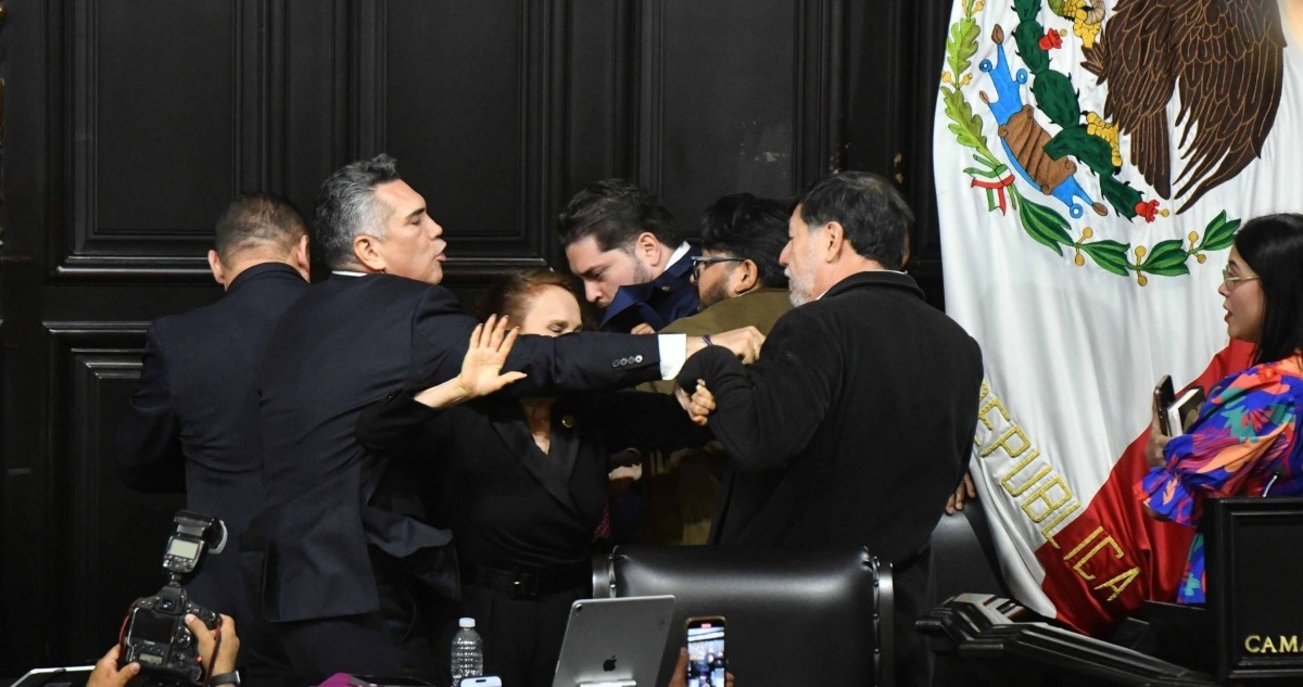 enloquece-alito-moreno-y-golpea-a-fernandez-norona-piden-su-desafuero