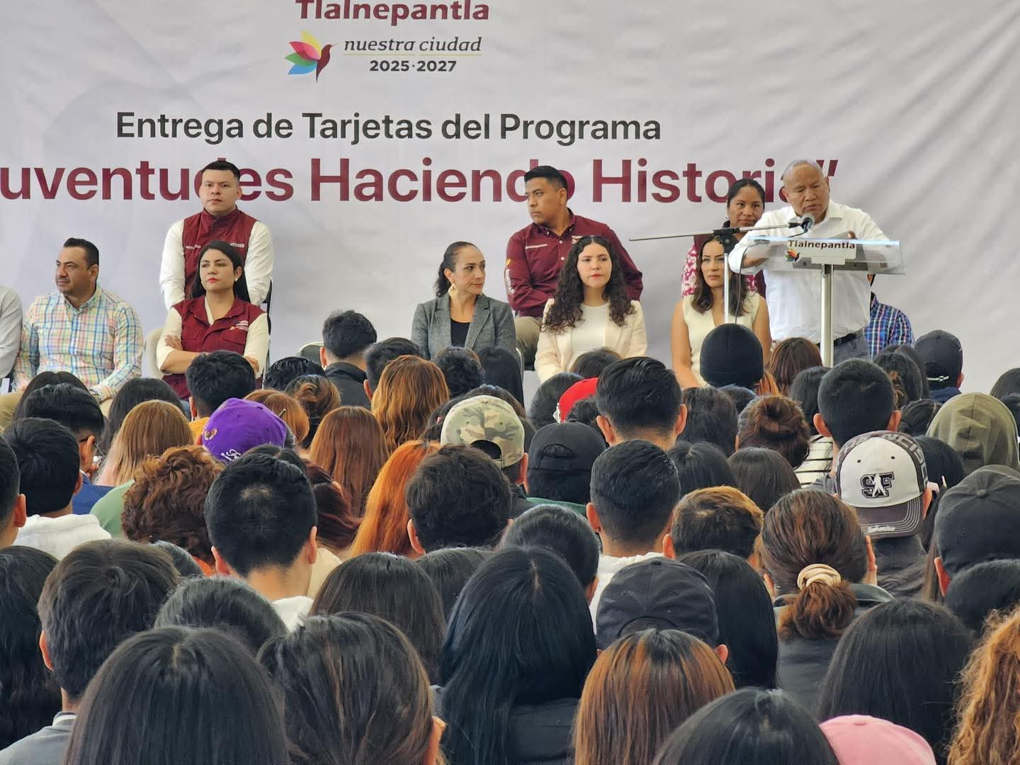 gobierno-de-raciel-perez-brinda-apoyo-economico-a-estudiantes-universitarios-de-tlalnepantla