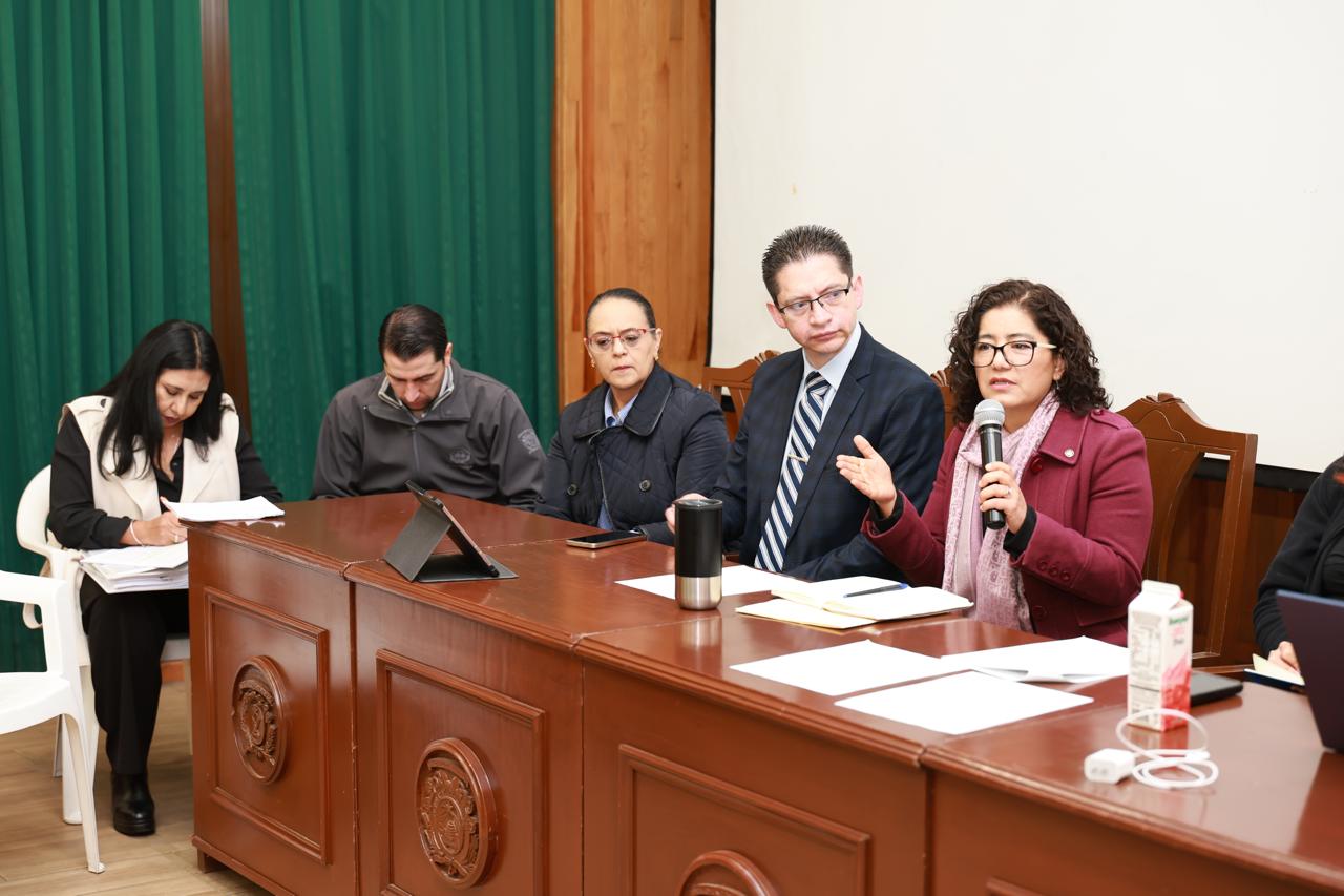 Acude rectora a 2ª reunión con paristas de Medicina
