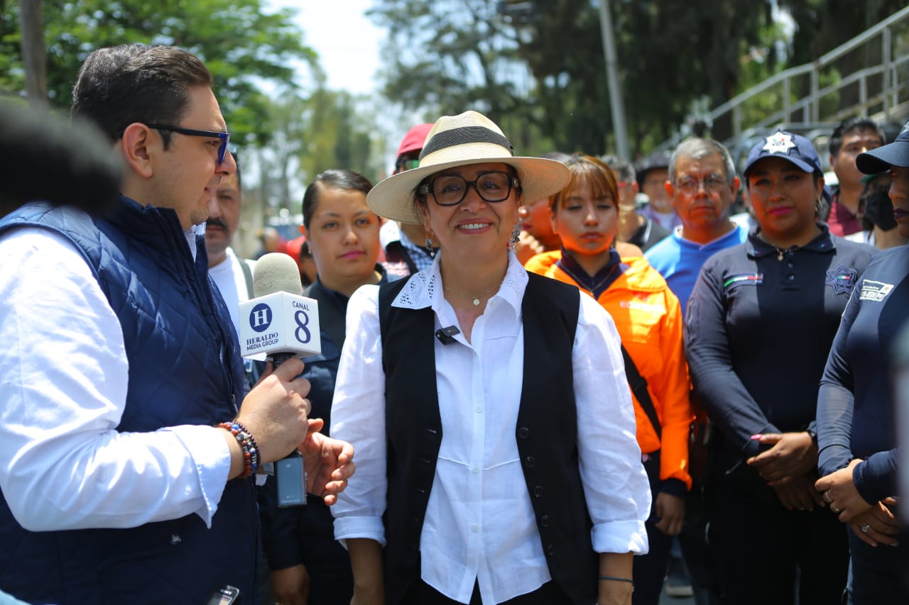 Azucena Cisneros da banderazo de arranque de obras diseñadas por la comunidad en dos parques de Ecatepec