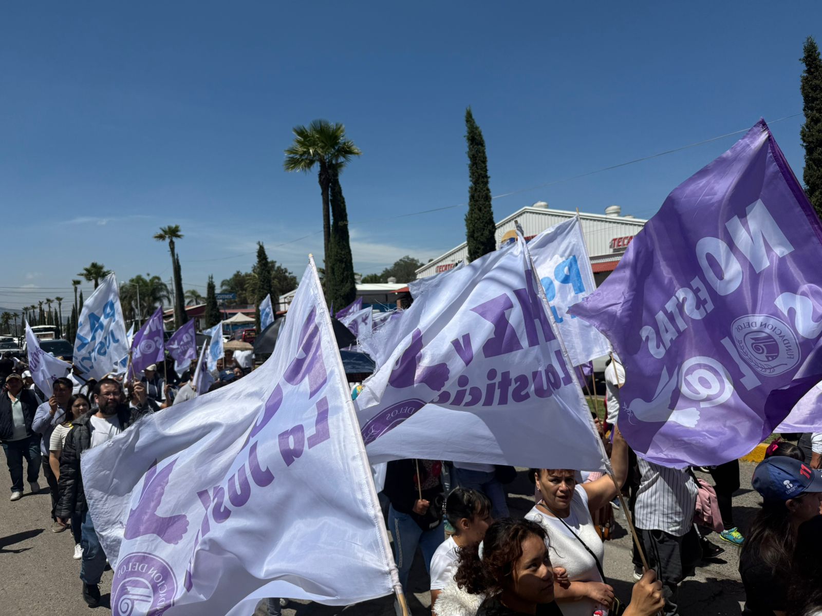 funcionaria-criminal-en-ayuntamiento-de-tultepec-denuncian-presuntas-victimas-de-extorsion-y-despojo
