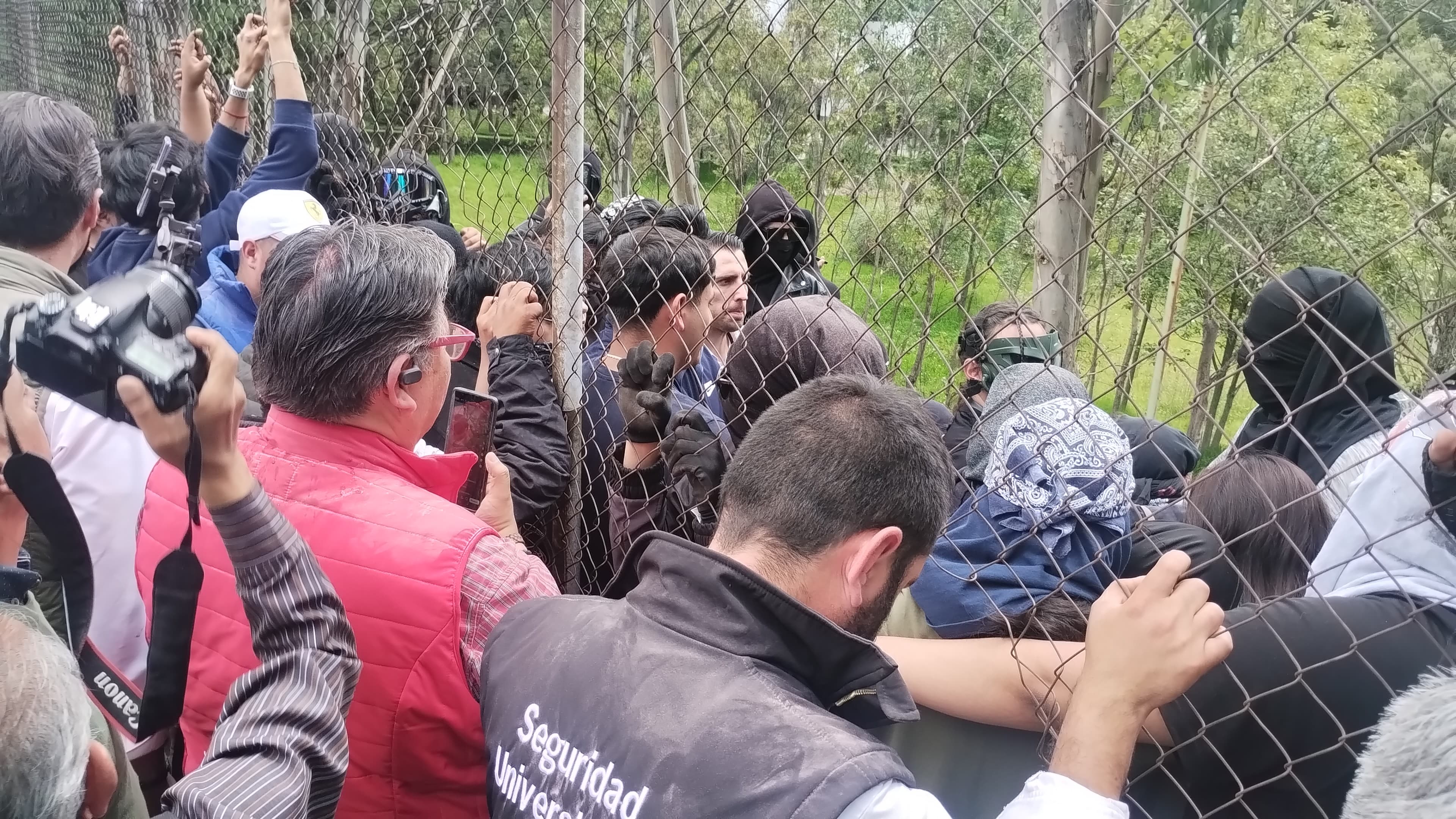 se-desata-la-violencia-en-fcpys-paristas-se-rehusan-al-dialogo-y-agreden-a-estudiantes
