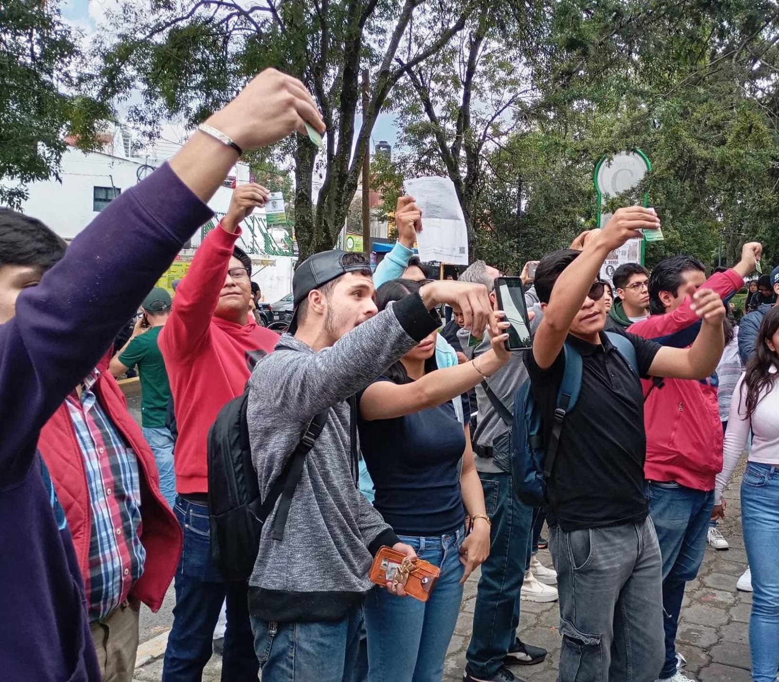 mas-del-90-de-estudiantes-piden-regresar-a-clases-en-cu-encapuchados-los-agreden-y-por-la-fuerza-retienen-las-instalaciones