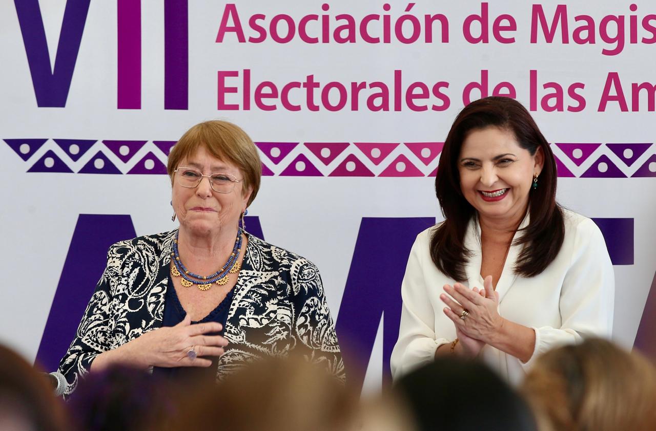 ni-un-paso-atras-en-la-defensa-de-los-derechos-de-mujeres-coinciden-monica-soto-y-bachelet