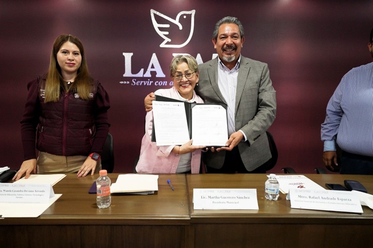 la-paz-firma-convenio-para-alfabetizar-a-personas-que-no-saben-escribir-ni-leer