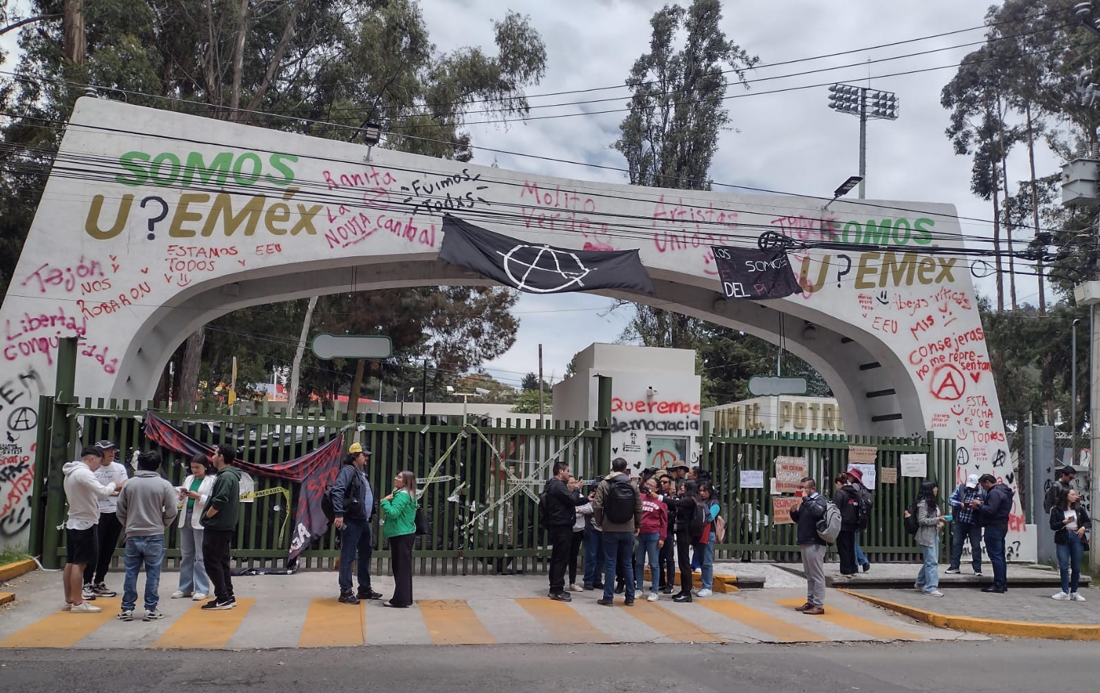 estudiantes-exigen-cesar-paro-en-la-facultad-de-humanidades-desconocen-al-enjambre-estudiantil-unificado