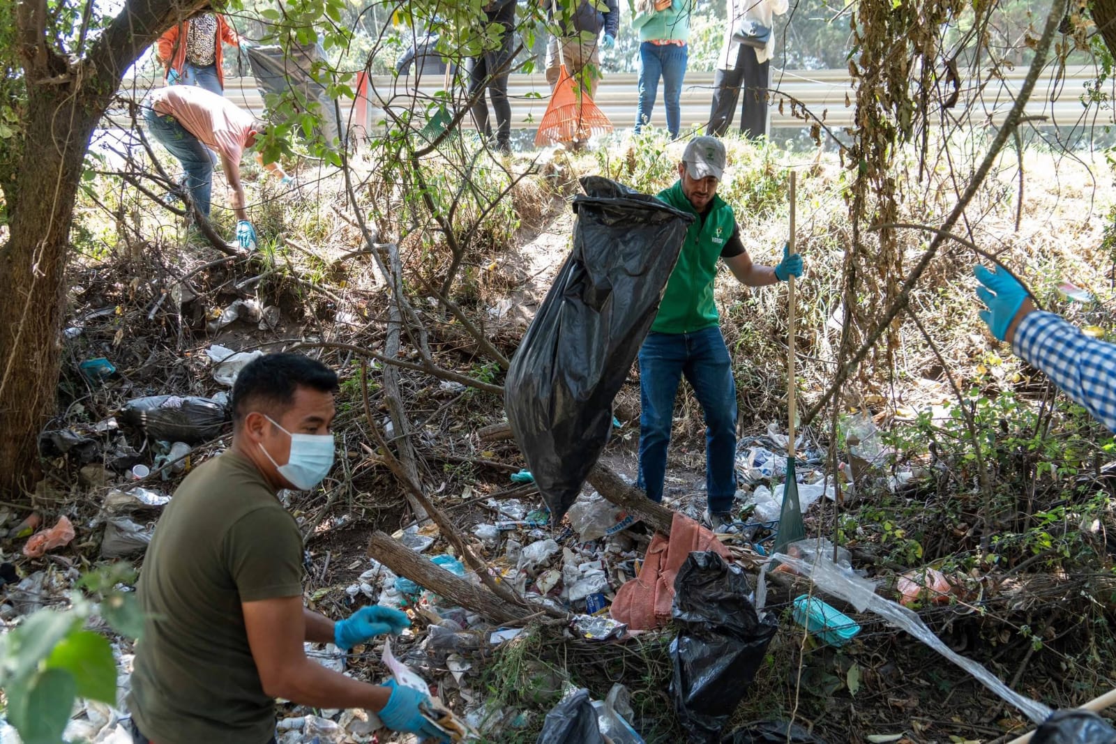 atenta-contra-la-seguridad-y-salud-quien-arroja-basura-a-via-publica-couttolenc