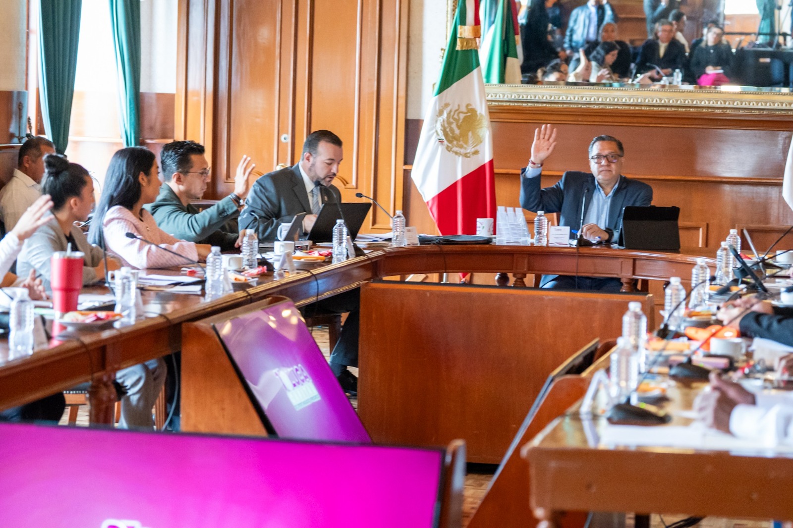 autorizan-licencias-a-2-bares-cerca-de-escuelas-en-toluca