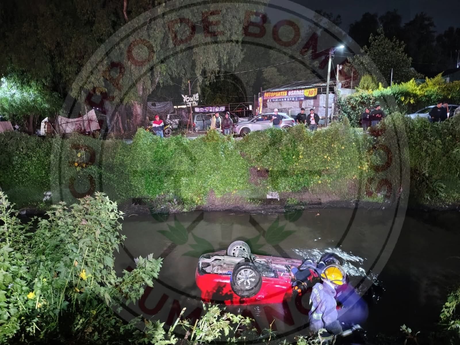 mueren-dos-personas-tras-caer-su-auto-a-un-rio-de-zumpango