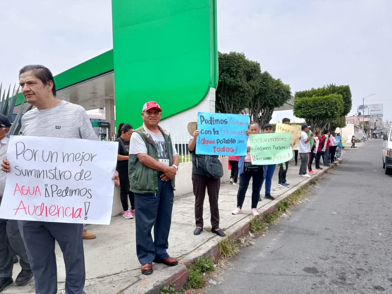 Inseguridad  y carencia  de servicios,  denuncian en  Chimalhuacán;  exigen solución  a la alcaldesa