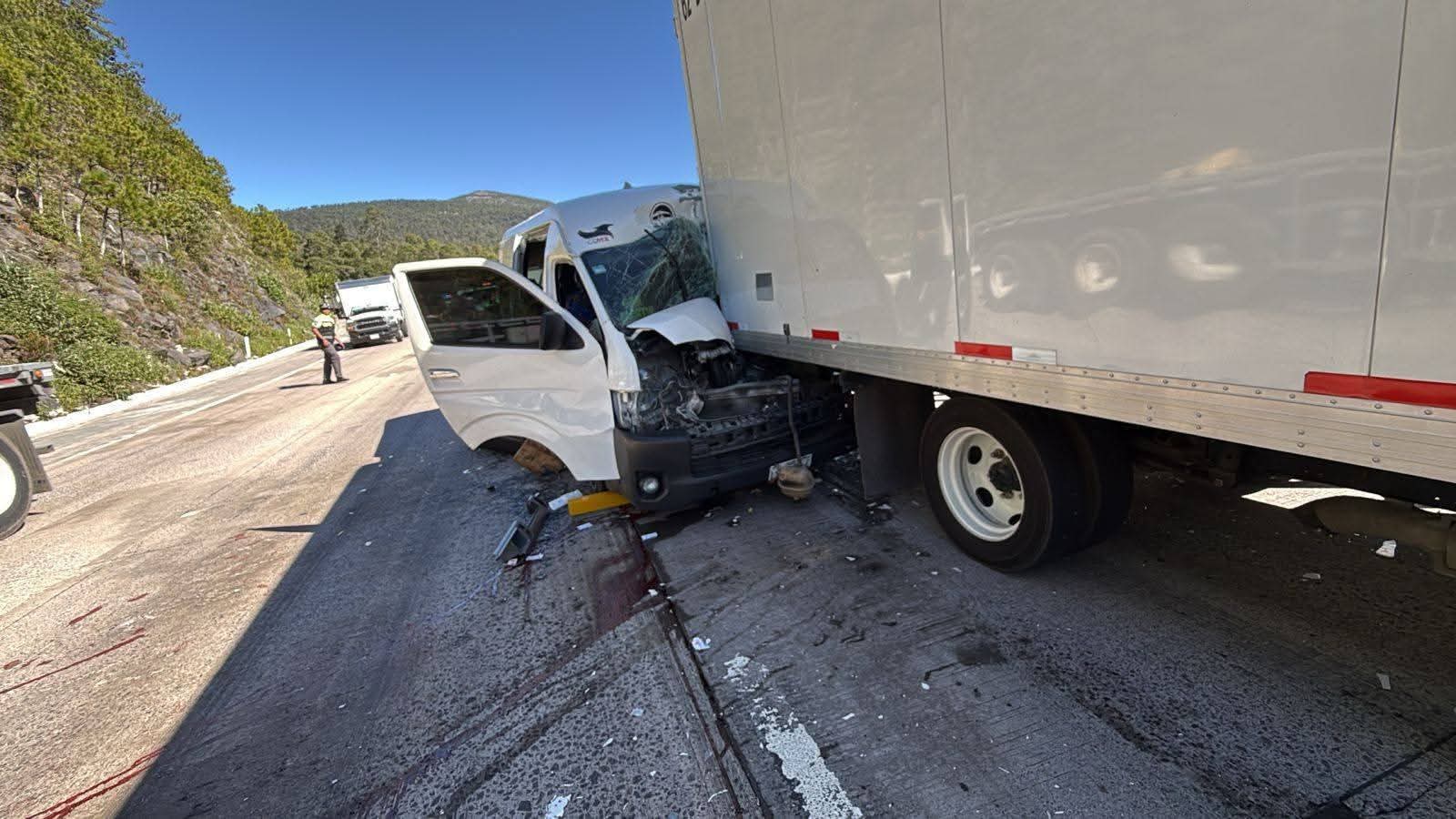 choque-de-unidad-de-transporte-publico-deja-un-muerto-y-seis-heridos-en-la-mexicopuebla