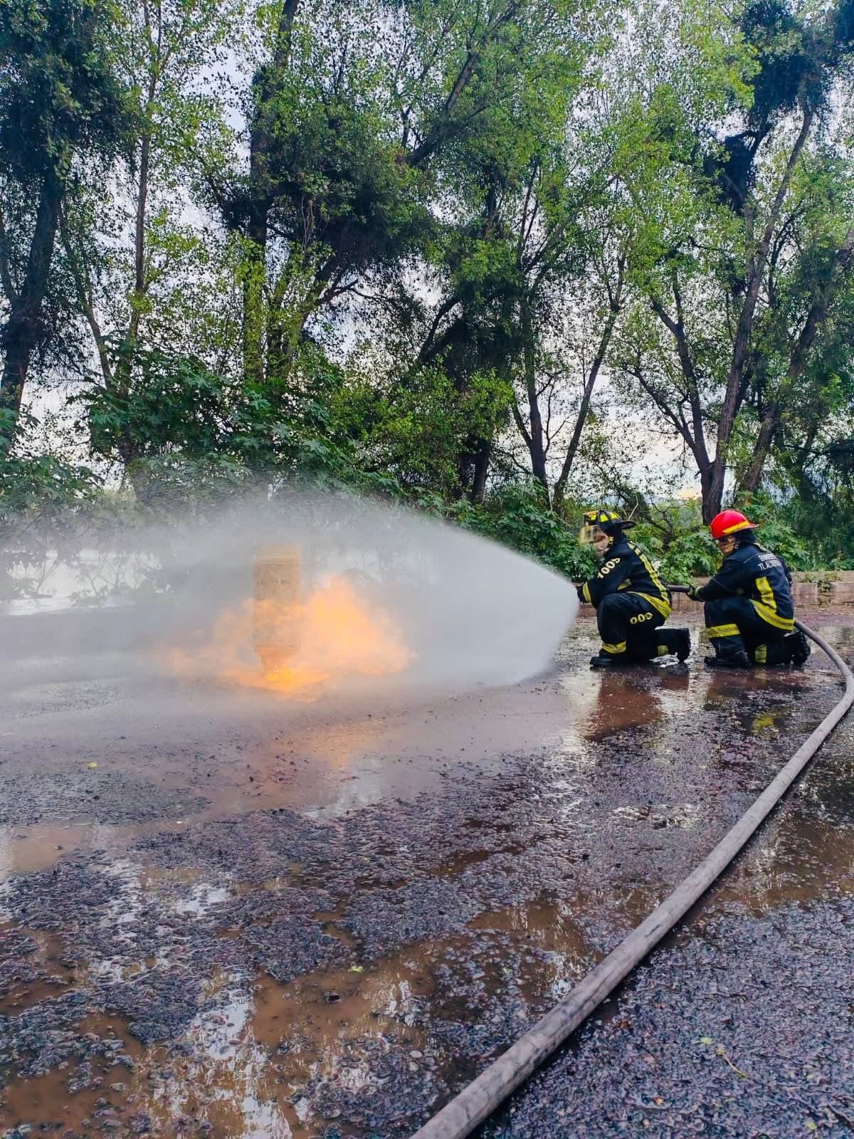 En reconocimiento a su valor para proteger a la comunidad remuneran a bomberos y brigadistas de Tlalnepantla