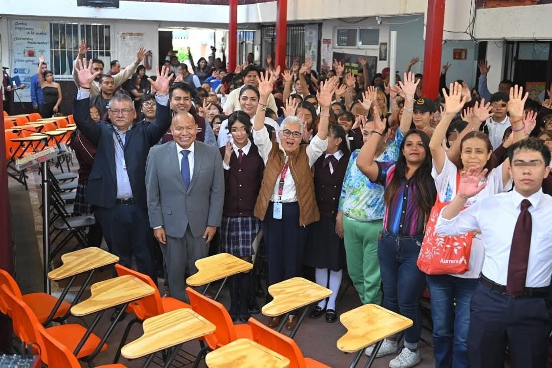 raciel-perez-transforma-la-realidad-escolar-en-tlalnepantla-con-renovacion-de-pupitres