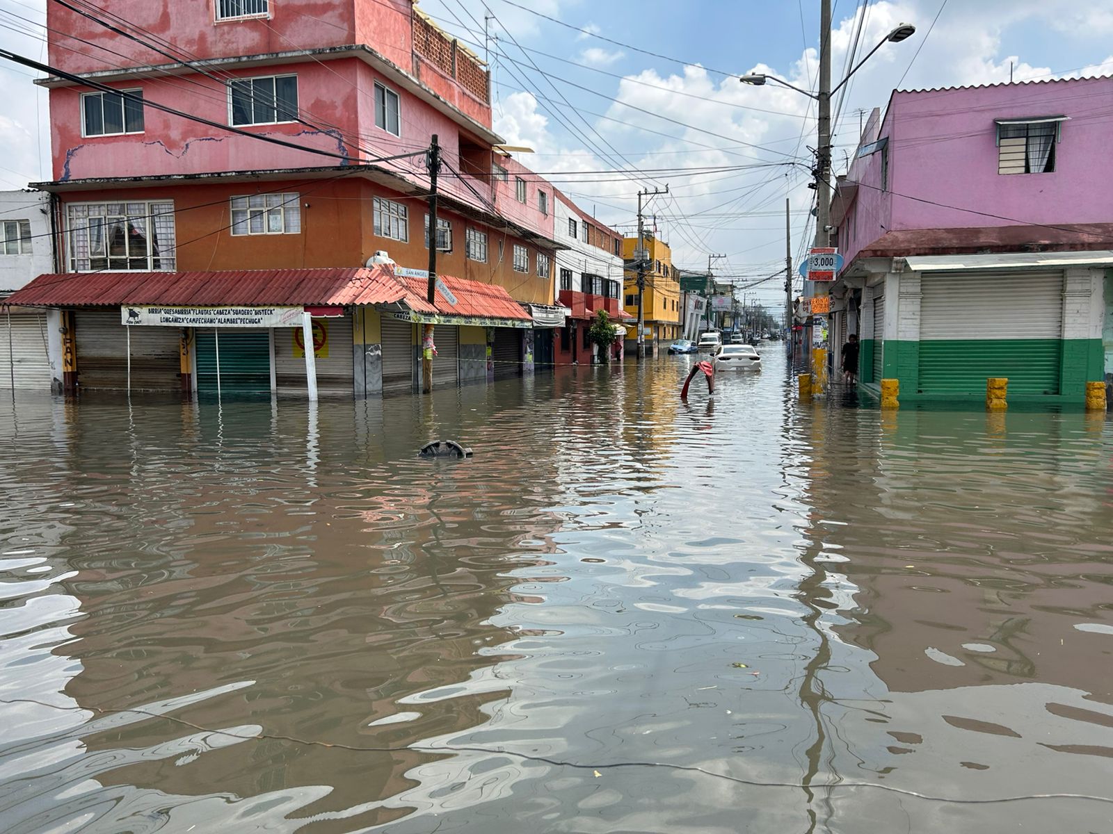tromba-anega-ciudad-neza-y-los-reyes-la-paz-cayo-la-lluvia-de-3-meses-en-una-noche-cerqueda