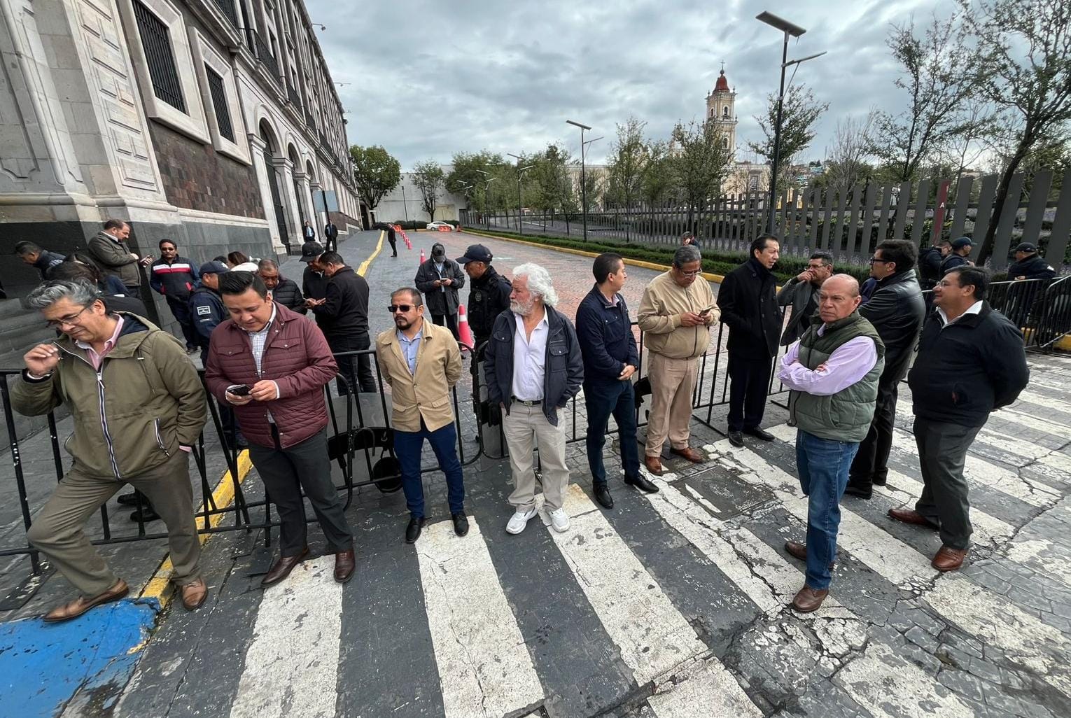 Sin transporte  pirata, sería  innecesario el   &quot;tarifazo&quot;, dicen   transportistas;  acusan a Semov   de solapar  irregularidades