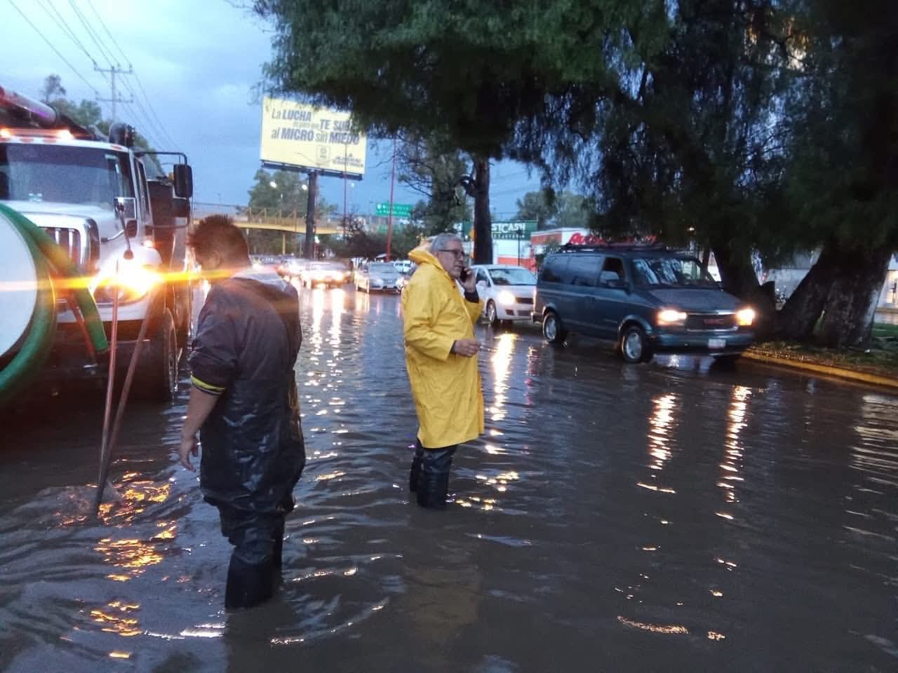 Inundación del IMSS 53 en Los Reyes La Paz causa caos en Urgencias