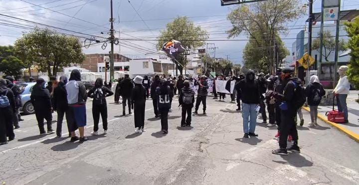 conmemoran-desaparicion-de-normalistas-de-ayotzinapa-con-marcha-en-toluca-y-piden-esclarecer-el-caso-a-11-anos-sin-respuesta