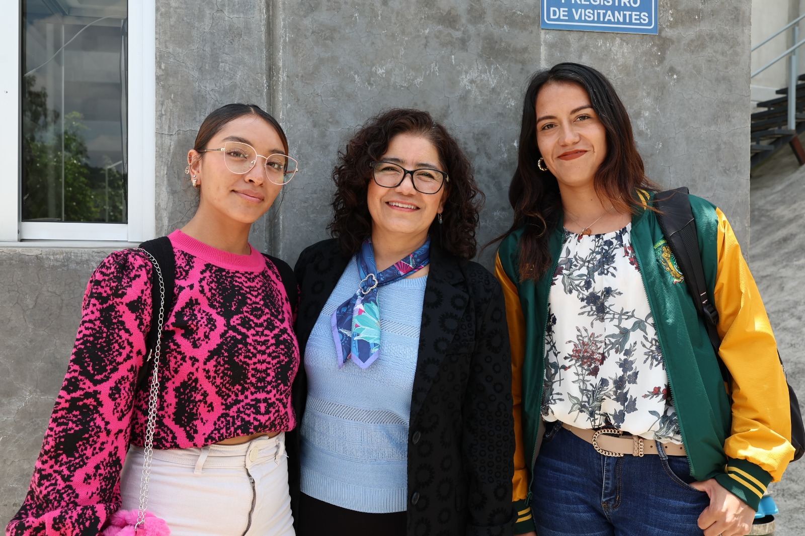 Martha Zarza escucha a la comunidad de la UAEM en plantel de Tlalnepantla