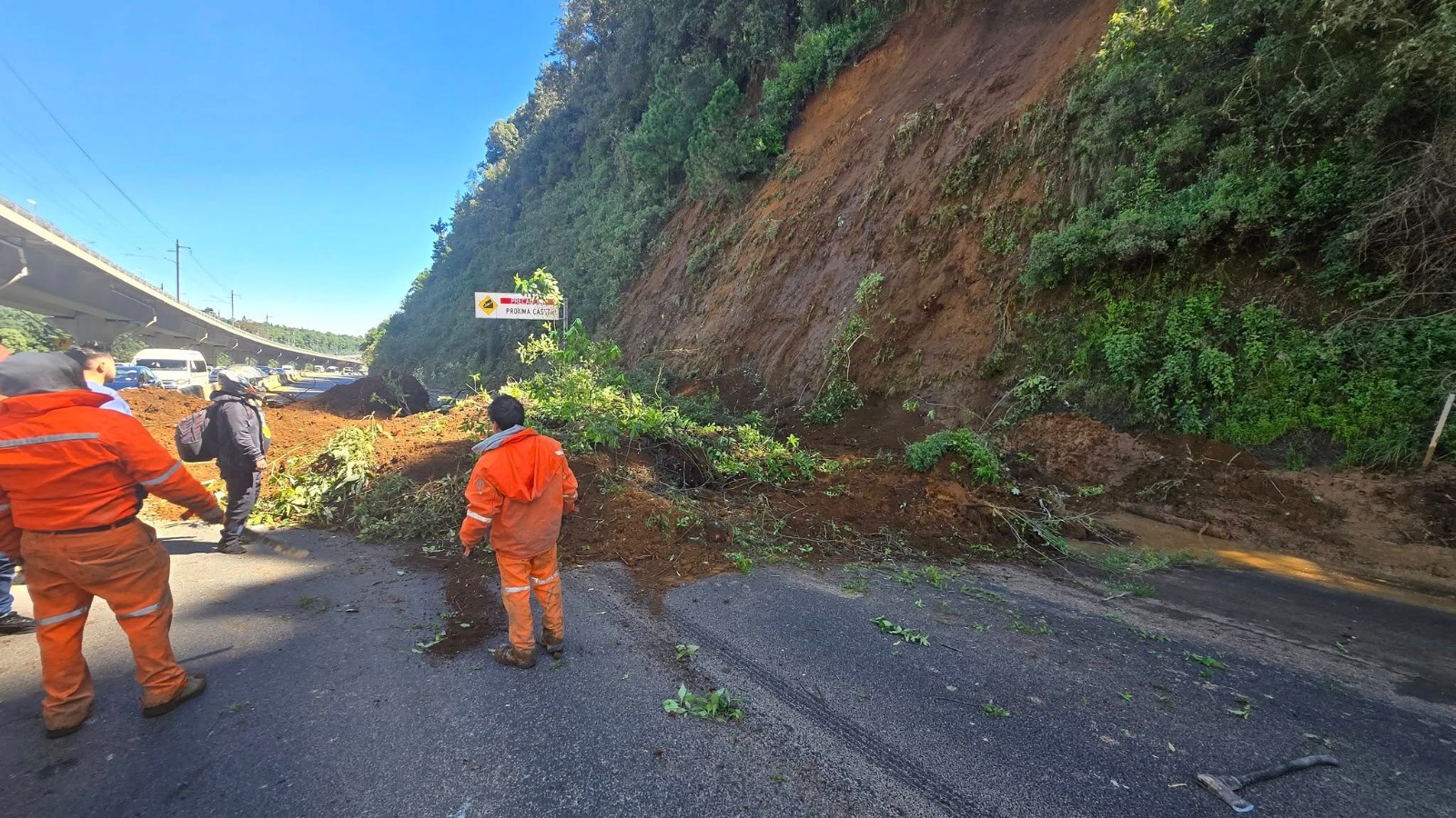 Se registra un nuevo deslave en la autopista México-Toluca