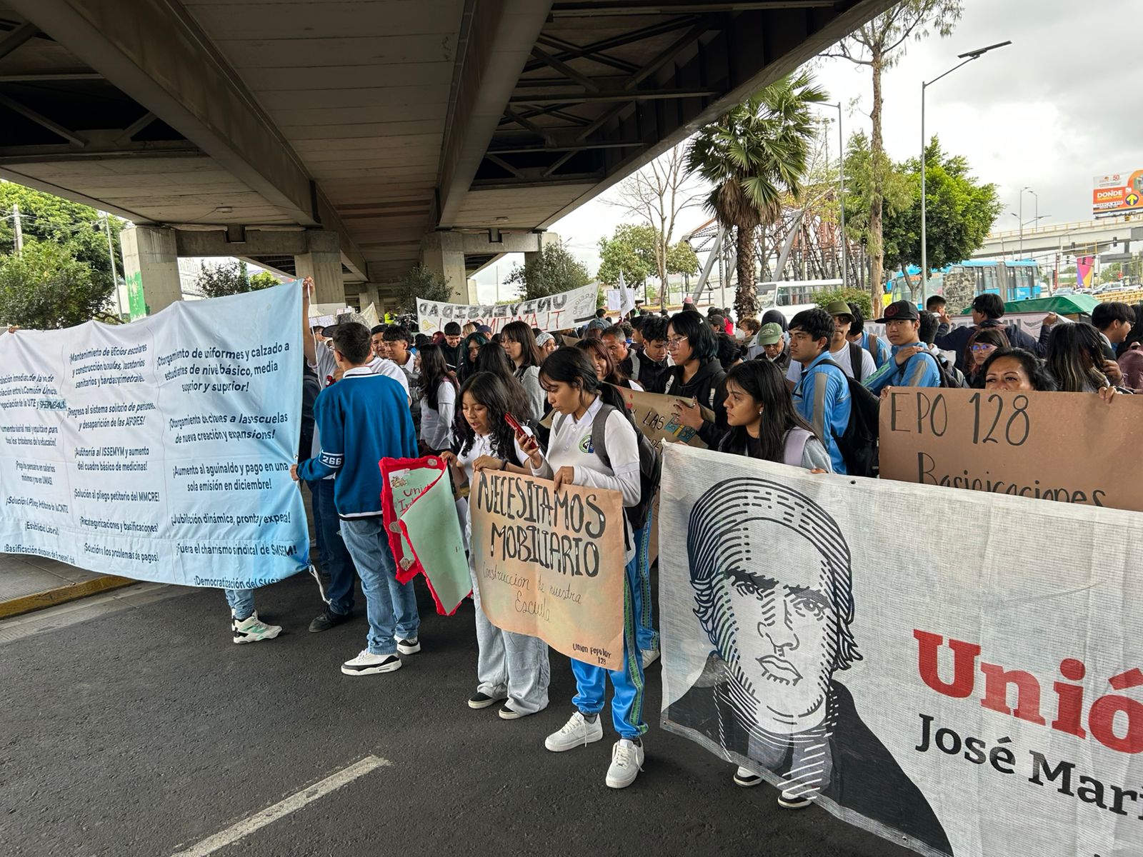con-bloqueos-profesores-exigen-pagos-atrasados-y-oficializacion-de-escuelas-gem-acepta-dialogo-con-inconformes