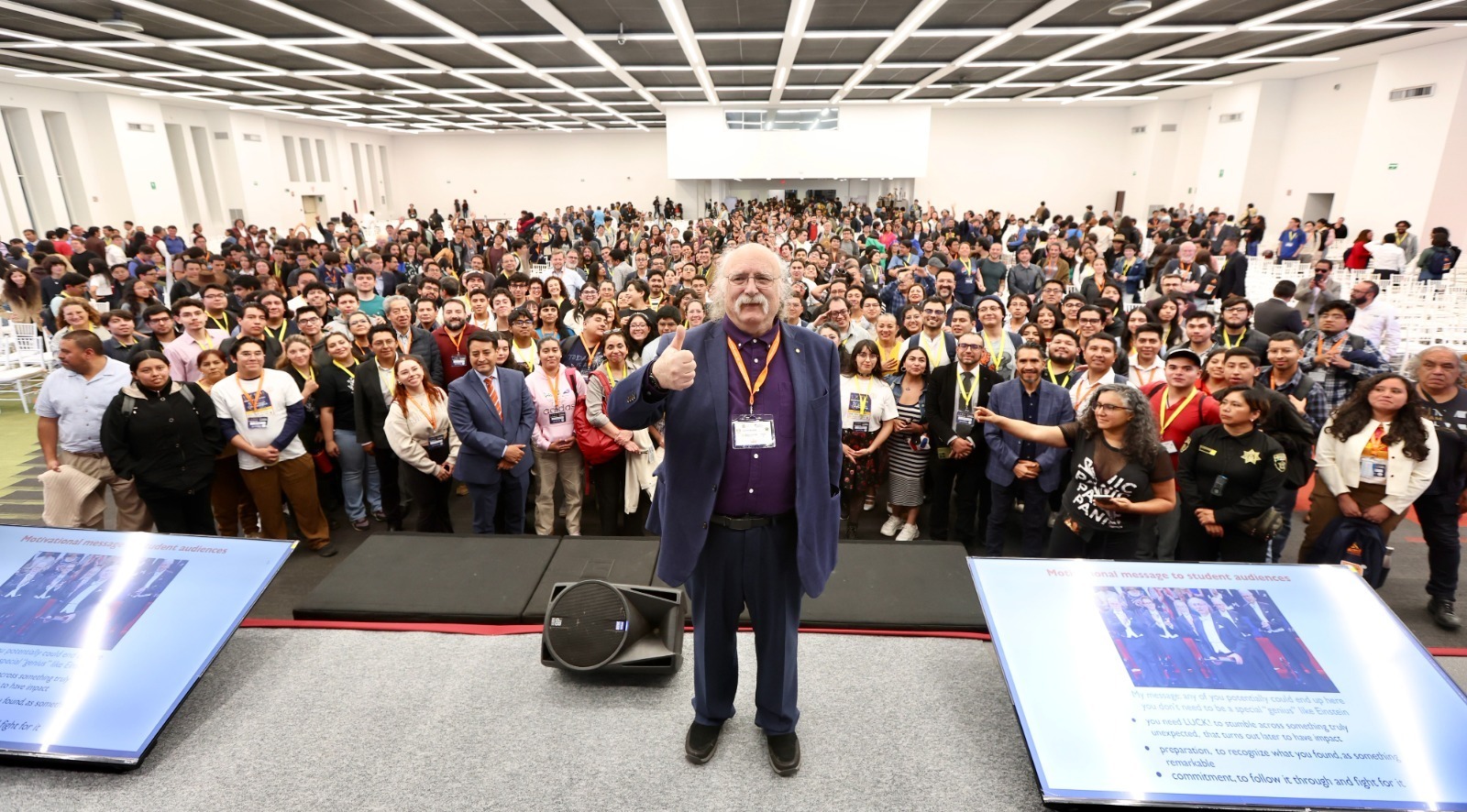 Nobel de física Frederick D. Michael comparte sus aportaciones en mecánica  cuántica con estudiantes de la UAEM