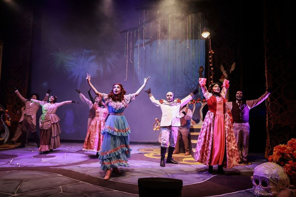 Ya en escena  Panteón de   Amores en   teatro &#039;Los   Jaguares&#039;  de la UAEM