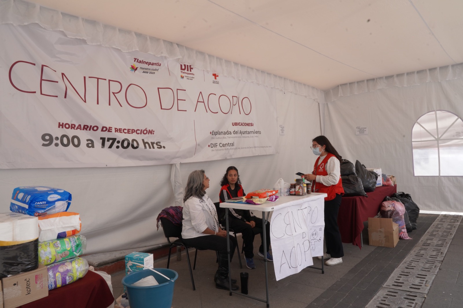 Instalan centros de acopio en Tlalnepantla para donar insumos a damnificados de Veracruz