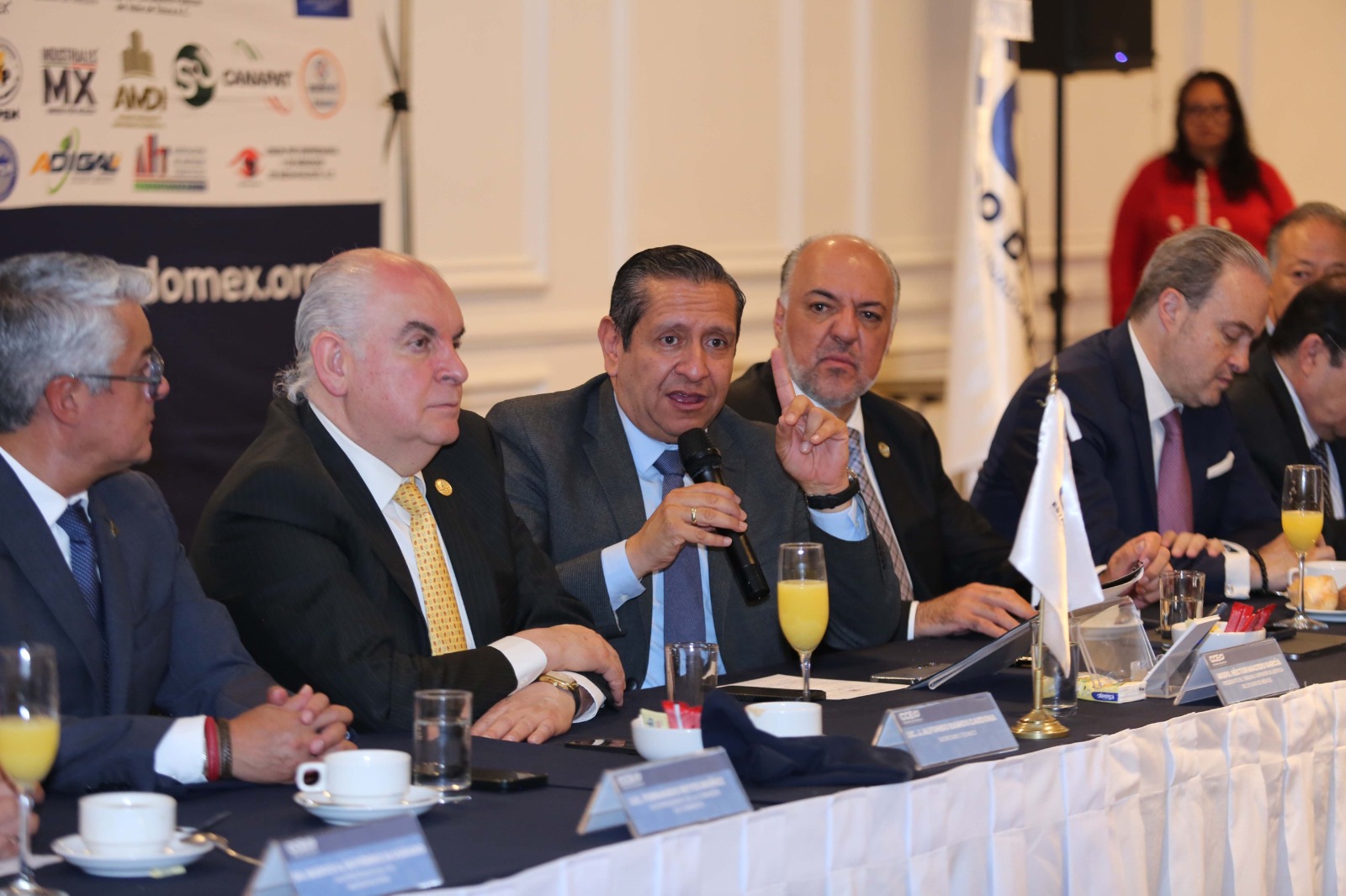 Macedo pide participación empresarial para construir nuevo Plan de Desarrollo del PJEdomex