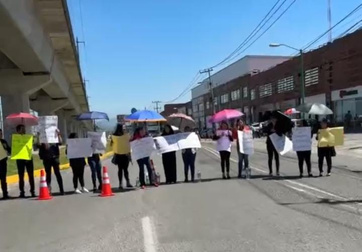 Con bloqueo  en Las Torres,  empleados   del SAT exigen  mejoras en  condiciones  de trabajo