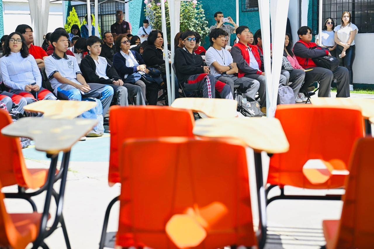 Continúa la campaña de Raciel Pérez para equipar escuelas de Tlalnepantla