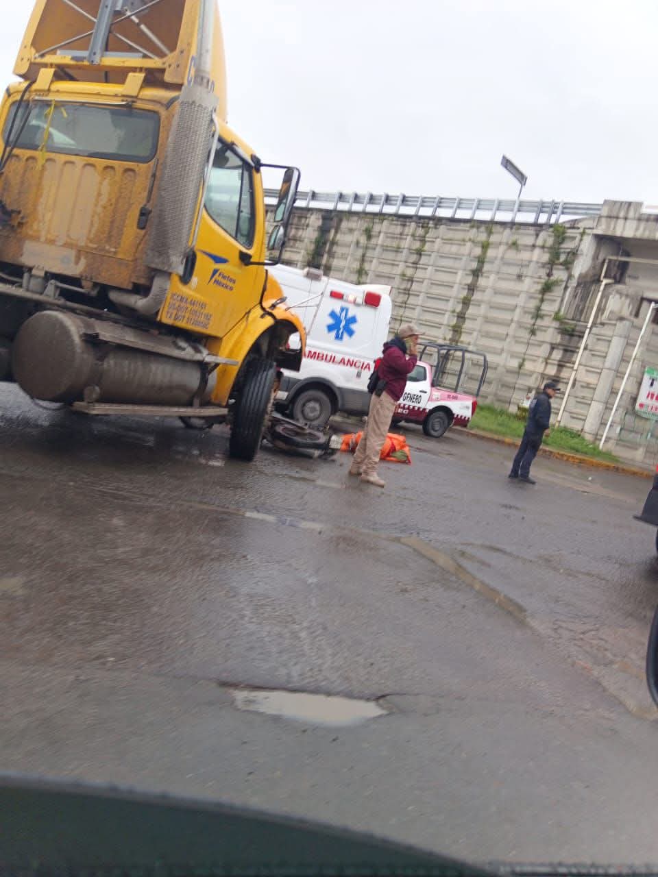muere-biker-tras-ser-arrollado-por-un-trailer-en-tultepec