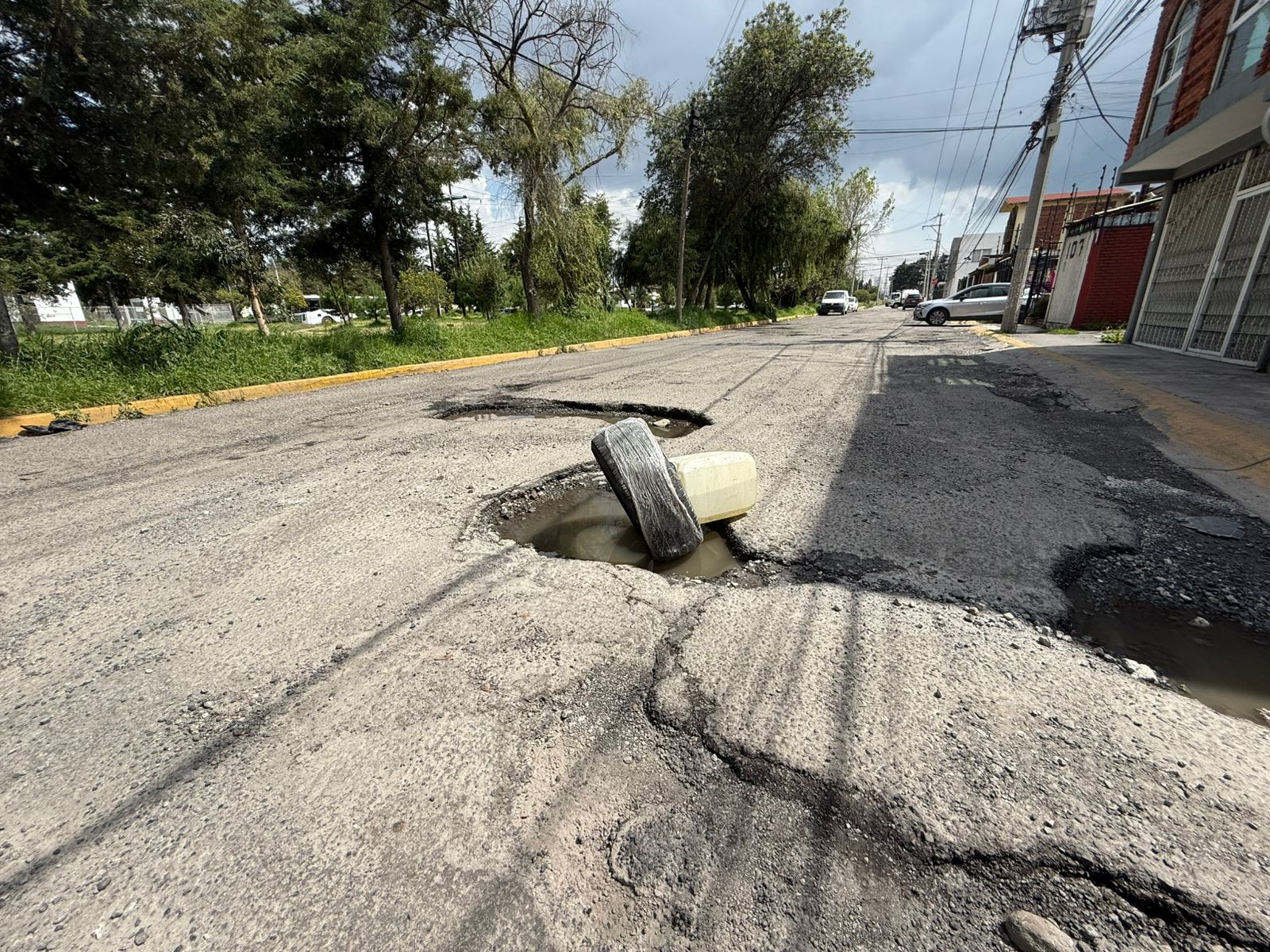 destrozadas-las-calles-de-la-colonia-cientificos-en-toluca-denuncian-residentes