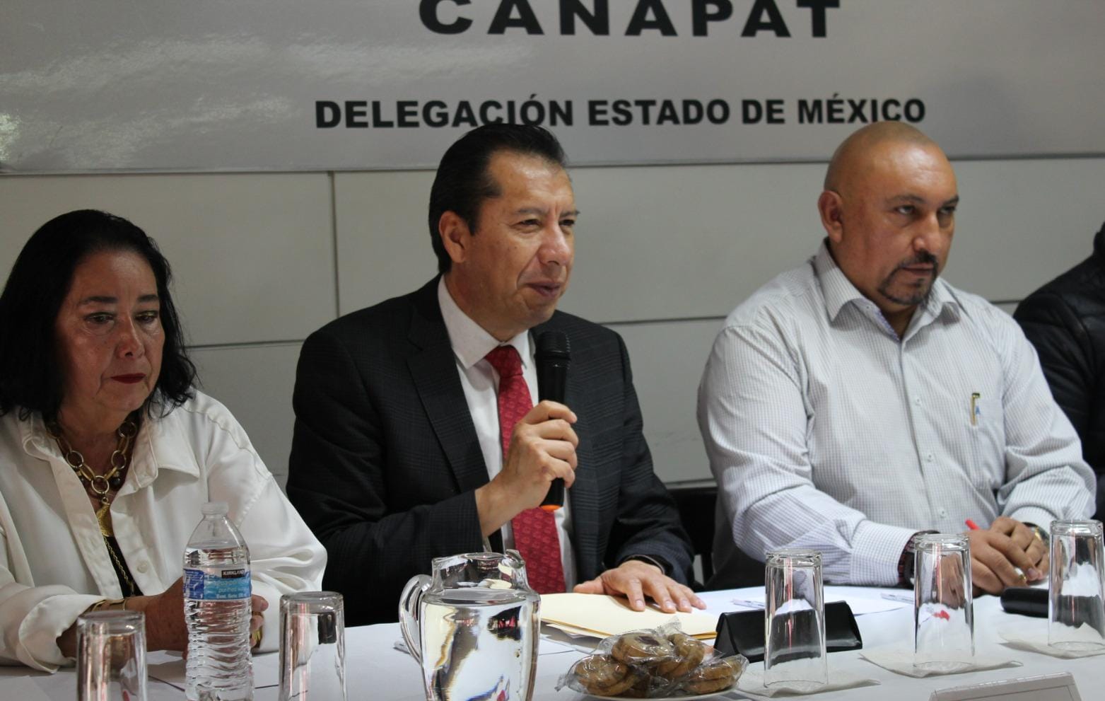 Se salvaron  usuarios de  pagar hasta  22 pesos de  pasaje, dice  López Nava:  aumento es  un &quot;ajuste&quot;   solidario,  no &quot;tarifazo&quot;